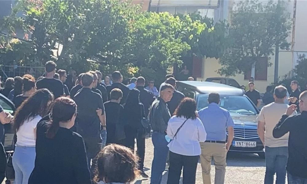 Τάσος Μπερδέσης: Θρήνος στην κηδεία του δολοφονημένου πυγμάχου